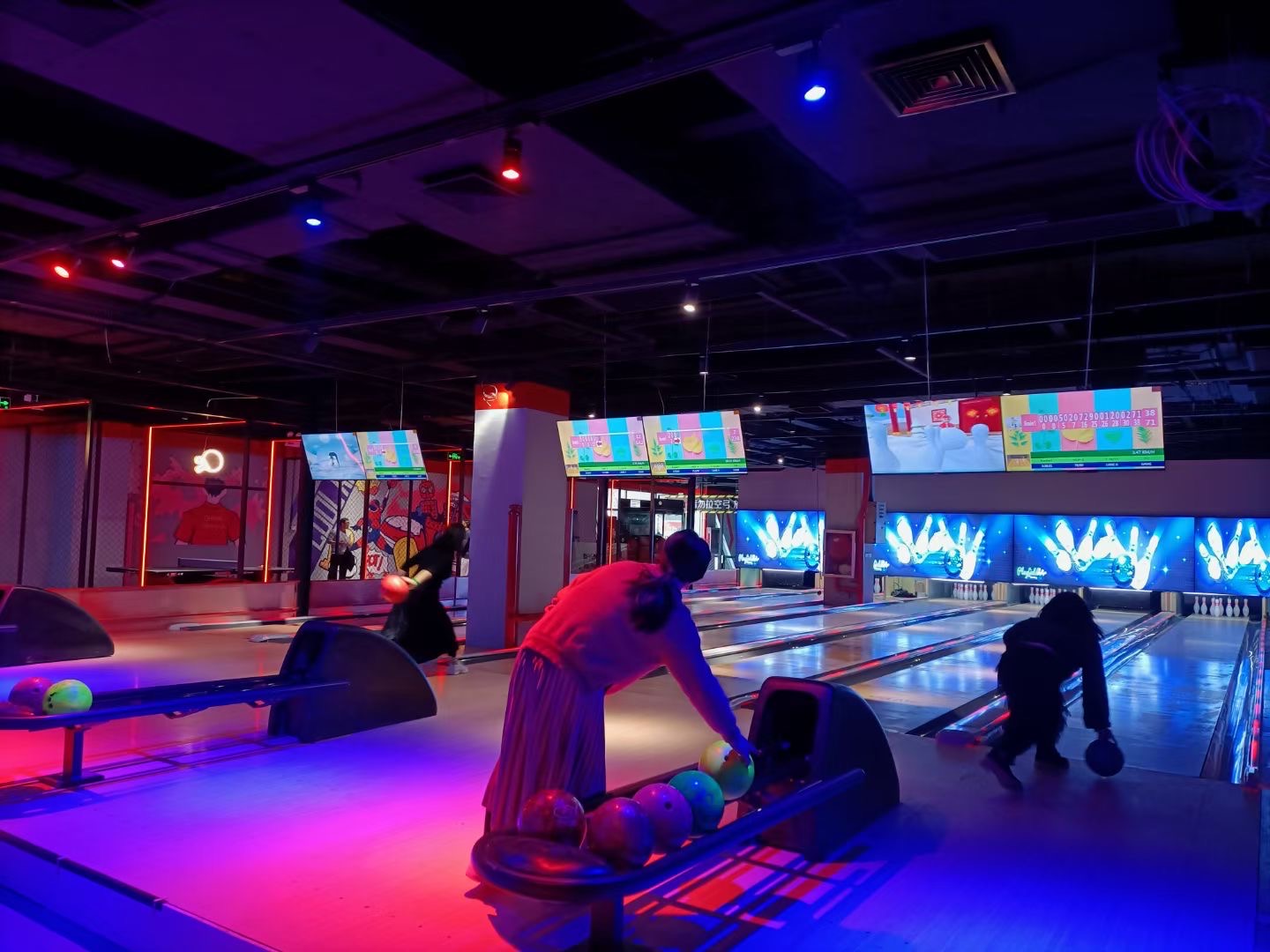 Why choose Xiangshuo as your bowling alley equipment supplier?